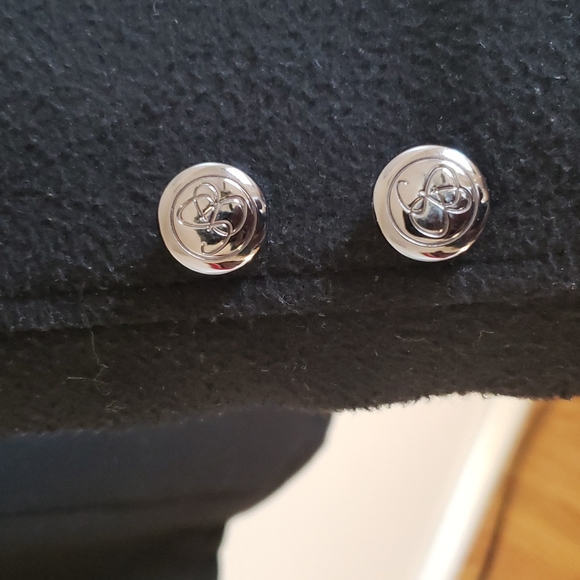 A spring coat - Picture 3 of 6